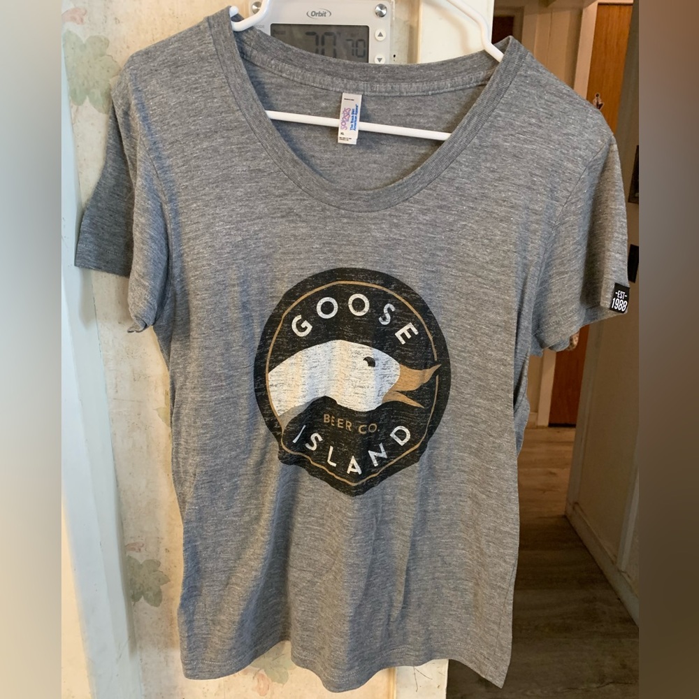 New Goose Island T-shirt Tee Shirt Short Sleeve Pullover Top Women's XL